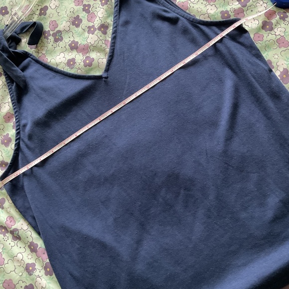 Shoulder tie tank top - Picture 3 of 4